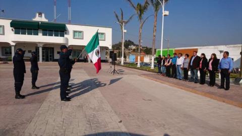 Homenaje y entrega de unidad en Tzompantepec imagen 2
