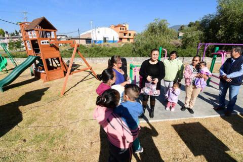 Rehabilita Tlaxco parque infantil de las colonias Ejidal y Tepatlaxco imagen 1