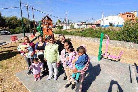 Rehabilita Tlaxco parque infantil de las colonias Ejidal y Tepatlaxco imagen 2