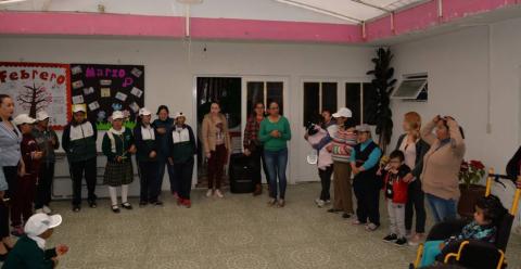 Alumnos del CAM 7 visitan el DIF municipal imagen 3