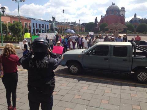 Sindico de Ixtenco manda a sus aliados a manifestarse en el Congreso