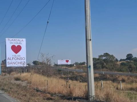 Se descara Lorena Cuéllar, ahora tapiza a Tlaxcala con espectaculares de Alfonso Sánchez