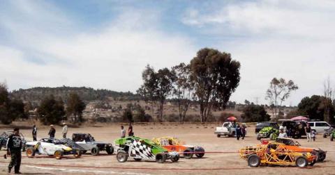 El H. Ayuntamiento de Tzompantepec promovió evento automovilístico imagen 1