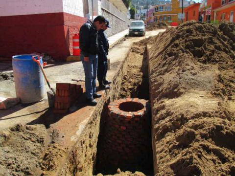 Inician trabajos de rehabilitación en red de drenaje sanitario imagen 1
