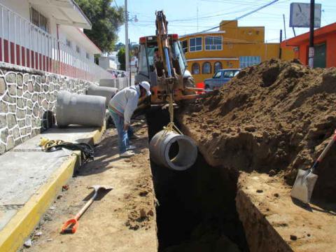 Inician trabajos de rehabilitación en red de drenaje sanitario imagen 2