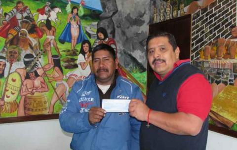 Entregan apoyos a la gestión escolar en Tzompantepec imagen 3