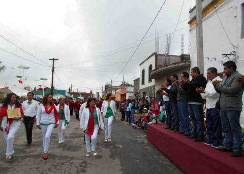 Autoridades de Tzompantepec presidieron el Desfile Cívico de Independencia imagen 1