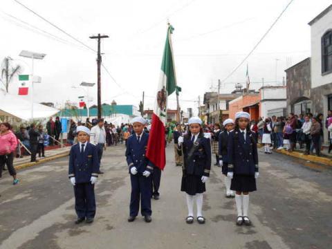 Autoridades de Tzompantepec presidieron el Desfile Cívico de Independencia imagen 5