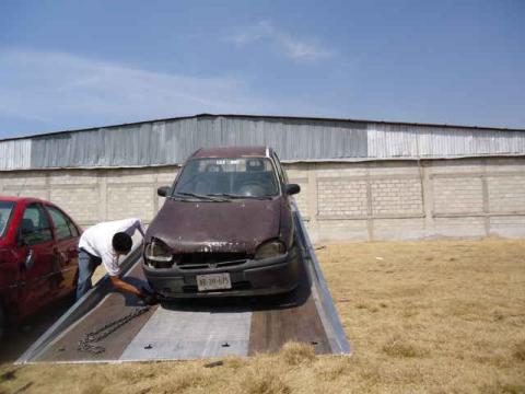 Localizan vehículo abandonado con reporte de robo imagen 1