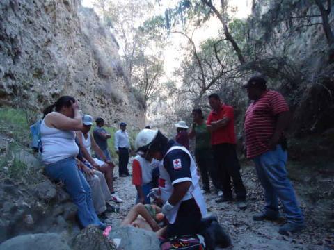 Menor cae a un barranco y sufre lesiones de consideración imagen 2