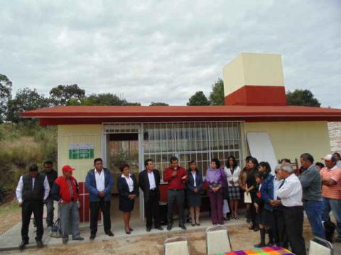 Inauguraron Carlos Luna Vázquez y Josefina Espinosa Cuéllar aula Conafe en Amaxac imagen 2