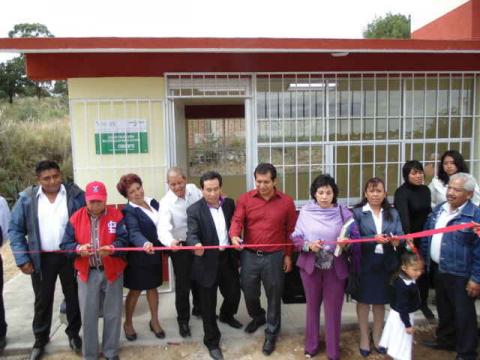 Inauguraron Carlos Luna Vázquez y Josefina Espinosa Cuéllar aula Conafe en Amaxac imagen 1