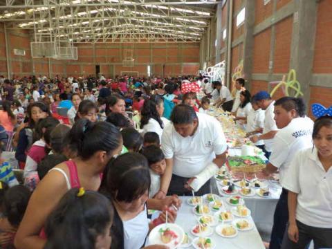 Mayúsculo doble festejo para niñ@s y mamás en Tzompantepec imagen 2