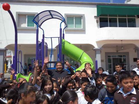 Instalan juego infantil interactivo en Tzompantepec imagen 1