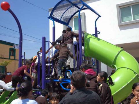 Instalan juego infantil interactivo en Tzompantepec imagen 2