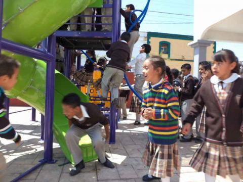Instalan juego infantil interactivo en Tzompantepec imagen 3