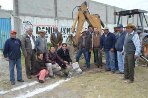 Coloca VHR primera piedra de “Casa Ejidal” en Sultepec imagen 3