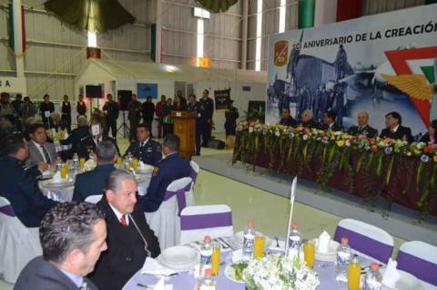 Asiste VHR a Conmemoración del CI Aniversario de la Fuerza Aérea Mexicana imagen 1
