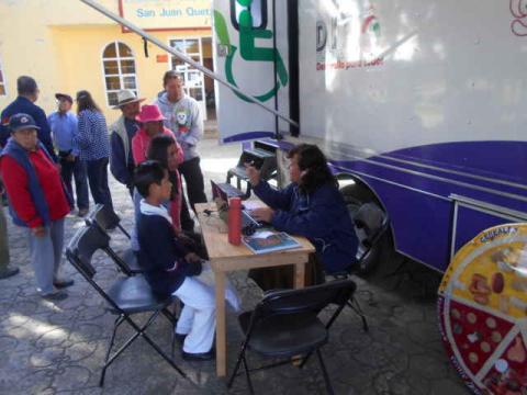 Unidad móvil de servicios de salud visita Tzompantepec imagen 1