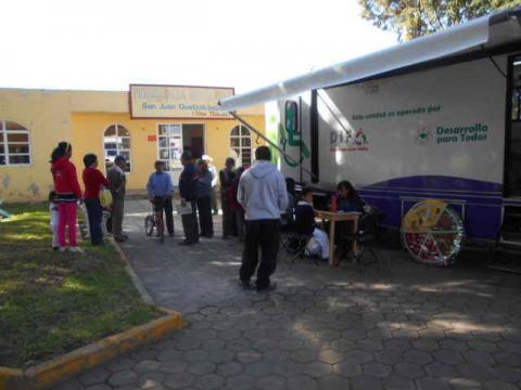 Unidad móvil de servicios de salud visita Tzompantepec imagen 2