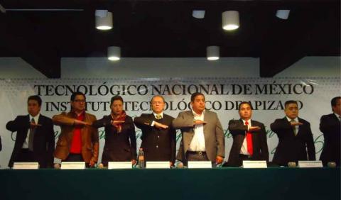 Munícipe acude a ceremonia de graduación del ITA imagen 2