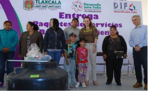 Dotaron de Paquetes Hidráulicos a familias de Tzompantepec