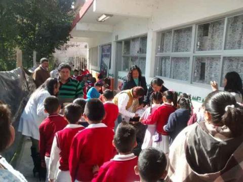 SMDIF de Tetlatlahuca repartió sonrisas en escuelas de la comuna imagen 2