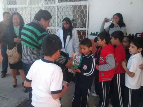 SMDIF de Tetlatlahuca repartió sonrisas en escuelas de la comuna imagen 3