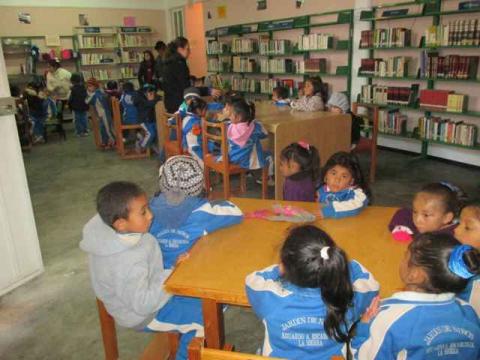 Alcalde acerca biblioteca virtual a estudiantes imagen 1