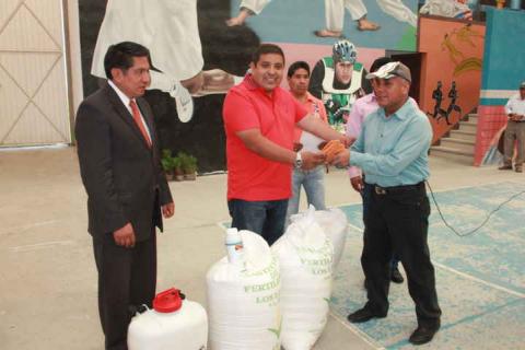 Campesinos de Tzompantepec son beneficiados con paquetes de fertilizante imagen 3