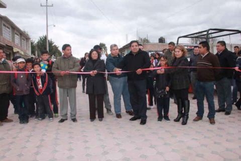 En gira de trabajo alcalde de Tzompantepec entrega 2 obras de impacto imagen 4