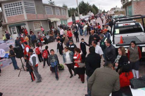 En gira de trabajo alcalde de Tzompantepec entrega 2 obras de impacto imagen 1