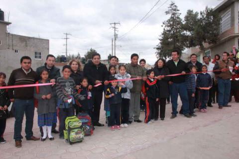 En gira de trabajo alcalde de Tzompantepec entrega 2 obras de impacto imagen 2