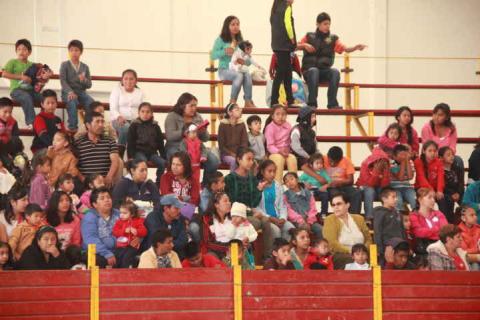 Organiza Ayuntamiento festival cómico taurino en el día del niño imagen 2