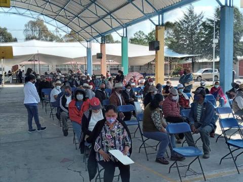 Es todo un éxito la Campaña de Vacunación Anti Covid-19 en Tlaxco imagen 2