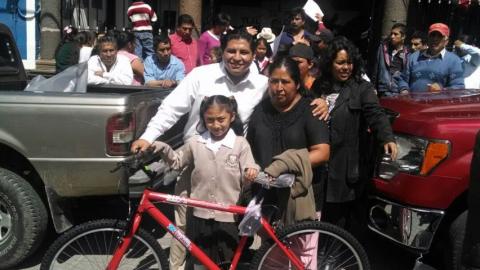 Apoyo decidido a la educación en Tlaltelulco, entrega MAPR 109 bicicletas a alumnos de nivel básico imagen 7