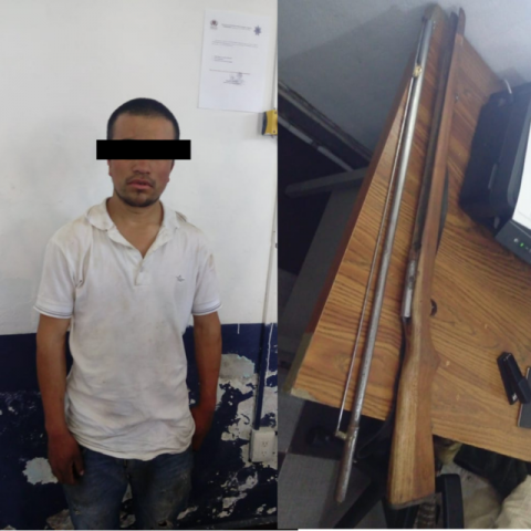 Detienen policías municipales a hombre con arma de fuego en Tzompantepec