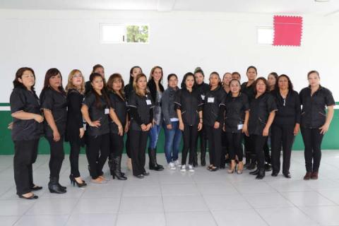 Concluye módulo de masajes faciales y corporales en Apizaco imagen 1