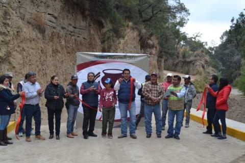 Entrega Gobierno de Tzompantepec, Obra Pública En Xaltianquisco