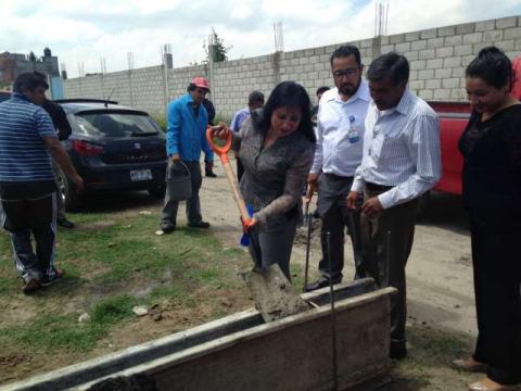 Alcaldesa de Axocomanitla da banderazo de inicio de obras por más de 2.5 millones de pesos imagen 1