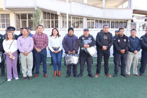 Entrega Eddy Roldán Uniformes de Gala a Elementos de Seguridad en Contla imagen 2