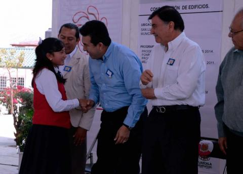 Entregan Ayto. de Tlaxcala y Ejecutivo estatal obras de infraestructura educativa e hidráulica en la capital imagen 3