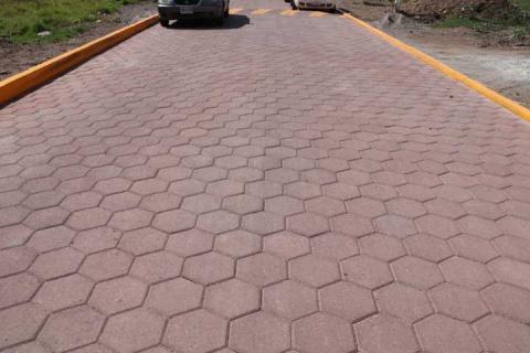 Entrega Sergio Lara obra de pavimentación en calle De Las Industrias de Panzacola imagen 2