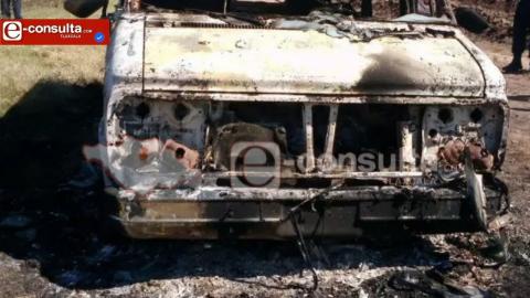 Hallan camioneta calcinada en Cuapiaxtla; podría estar relacionada con un homicidio