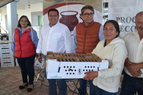 Entrega gobierno municipal de Tzompantepec paquetes PAEF de la SEFOA