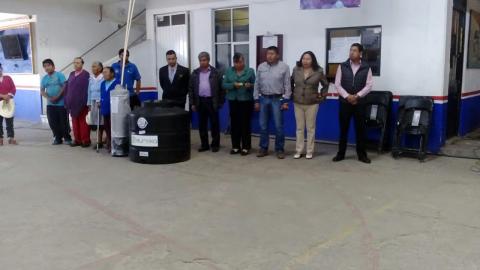 Alcalde entrega apoyos hidráulicos a familias vulnerables