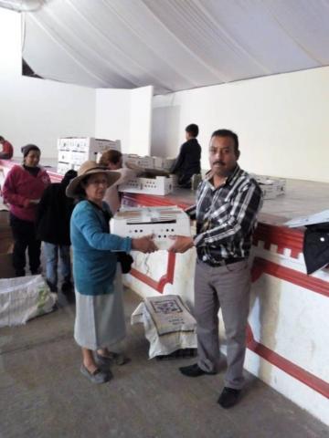 Entrega de paquetes de aves de traspatio en Tequexquitla imagen 2