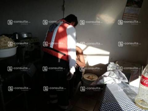 Trabajador de una tortillería pierde dos dedos al limpiar la maquina en Nativitas imagen 1