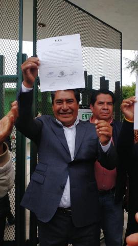 Entregan constancia de mayoría al presidente electo de Zacatelco