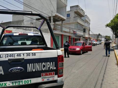 Policía de Amaxac detiene a dos sujetos por presunto robo de auto